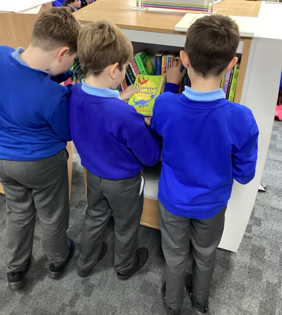 Wardley Primary School - Year 4 Library visit